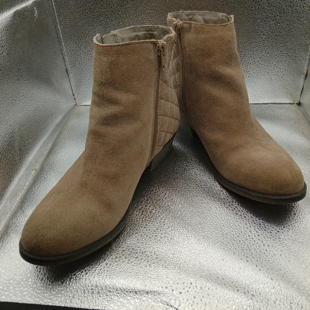 White Mountain Tan Suede Ankle Booties Women's Size 8.5